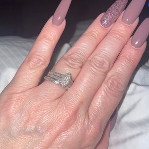 Beautiful ring, size 7, 1 carat total. Great promise ring😊👏🏻 go ahead and ask